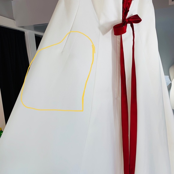 Continued David’s Bridal Ivory Apple Wedding gown - Picture 3 of 6